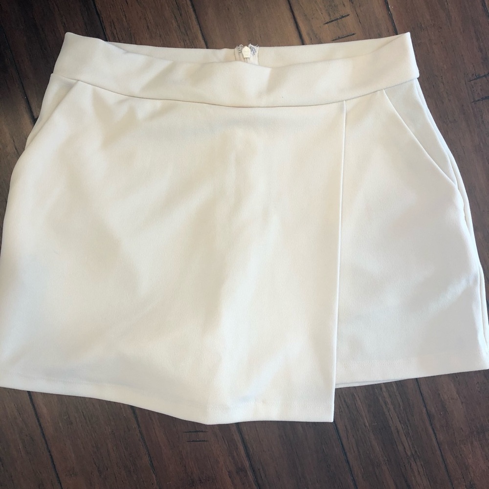Forever 21 White Skort L
